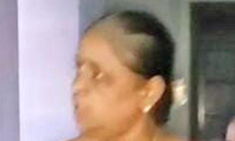 மகனை சிகிச்சை பார்க்க வைத்த விவகாரம்- கவுந்தப்பாடி அரசு ஆஸ்பத்திரி தலைமை டாக்டர் சஸ்பெண்டு