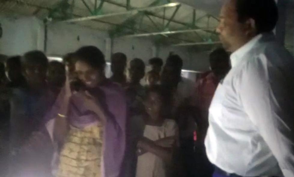 பவானி முகாமில் தங்கி இருந்த பெண்ணிடம் போனில் பேசிய முதலமைச்சர் மு.க.ஸ்டாலின்