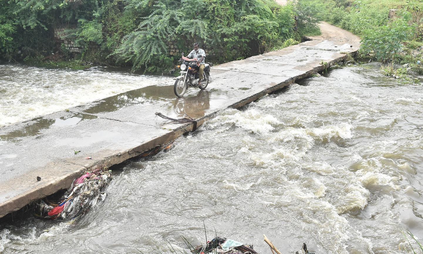வரலாறு காணாத மழை- ஈரோட்டில் 2 மணி நேரத்தில் 10 செ.மீ. மழை கொட்டி தீர்த்தது