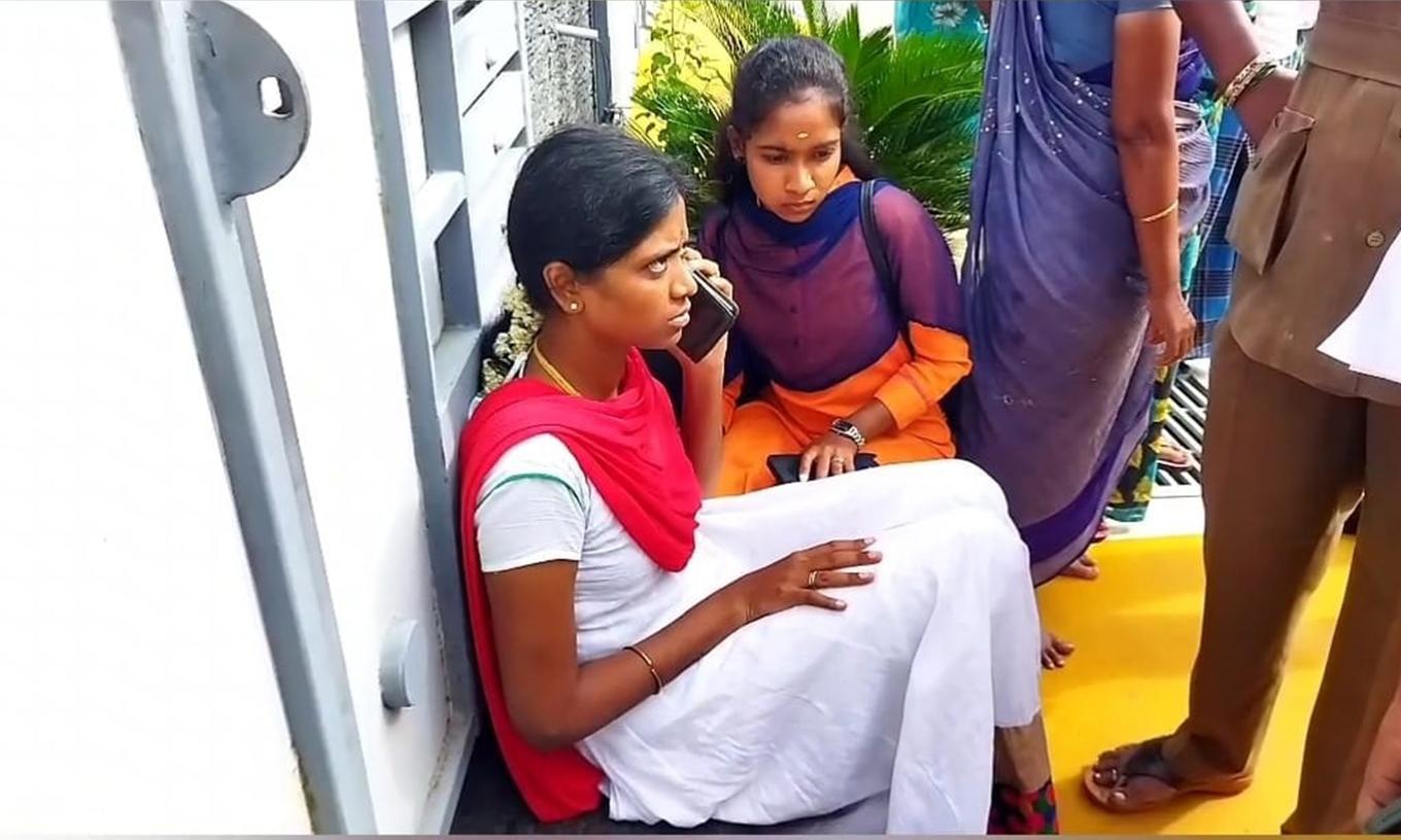 என்ஜினீயர் வீட்டு முன்பு காதல் மனைவி தர்ணா- மகளிர் போலீசார் விசாரணை