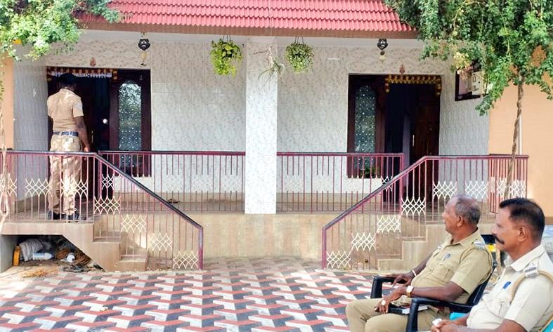 நெல்லை அருகே கப்பல் ஊழியர் வீட்டில் 45 பவுன் நகை கொள்ளை நெல்லை அருகே கப்பல் ஊழியர் வீட்டில் 45 பவுன் நகை கொள்ளை