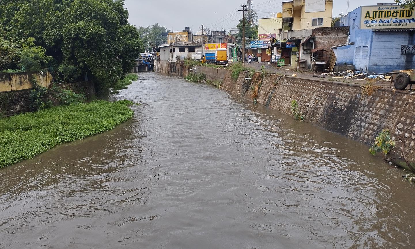 ஈரோடு மாவட்டம் முழுவதும் விடிய, விடிய பலத்த மழை