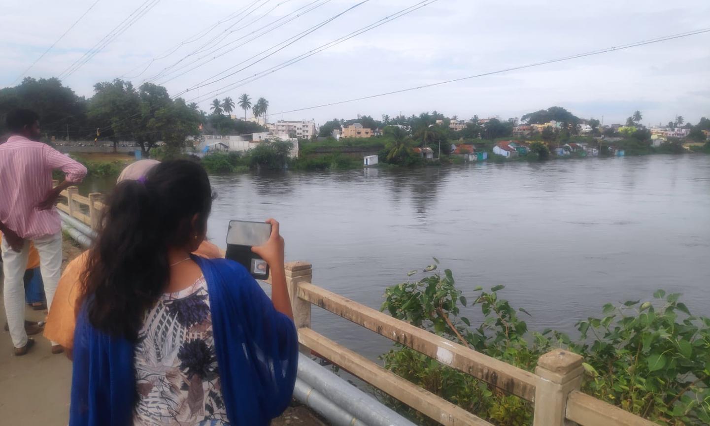 பவானிசாகர் அணையில் இருந்து 5 ஆயிரம் கன அடி தண்ணீர் திறப்பு- கரையோர மக்களுக்கு வெள்ள அபாய எச்சரிக்கை