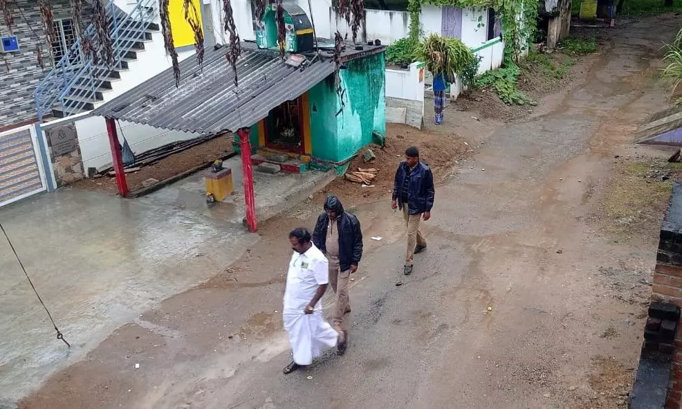 ஊரையே காலி செய்து திருப்பதிக்கு சென்ற வசந்தபுரம் கிராம மக்கள்- பாதுகாப்பு பணியில் போலீசார்