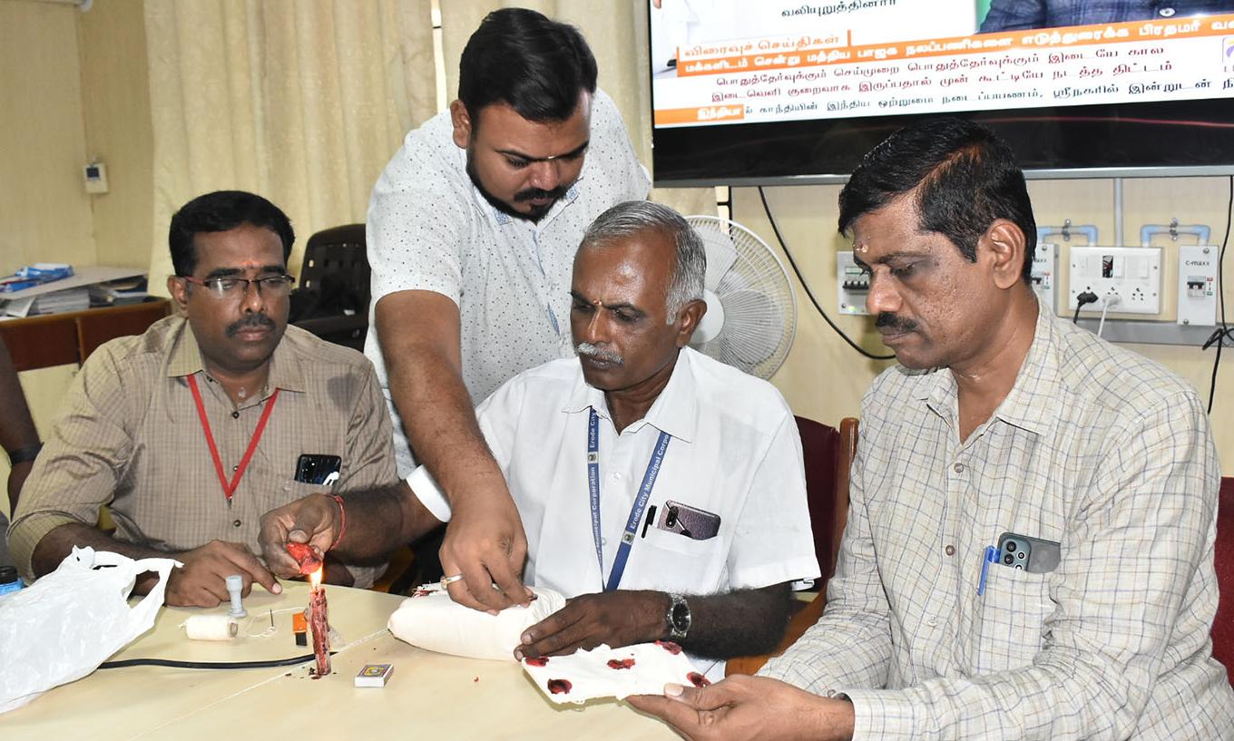 தேர்தல் பறக்கும் படை சோதனையில் ஆவணங்கள் இன்றி கொண்டு சென்ற ரூ.4 லட்சம் பறிமுதல்