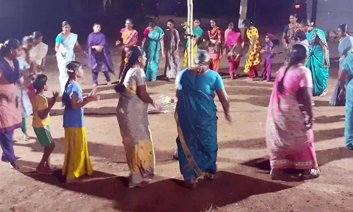 சென்னிமலை பகுதியில் நிலாச்சோறு திருவிழா தொடக்கம்