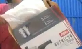 வாக்காளர்களுக்கு குக்கர், வெள்ளி கொலுசு உள்ளிட்ட பரிசு பொருட்கள் கொடுப்பதாக புகார்