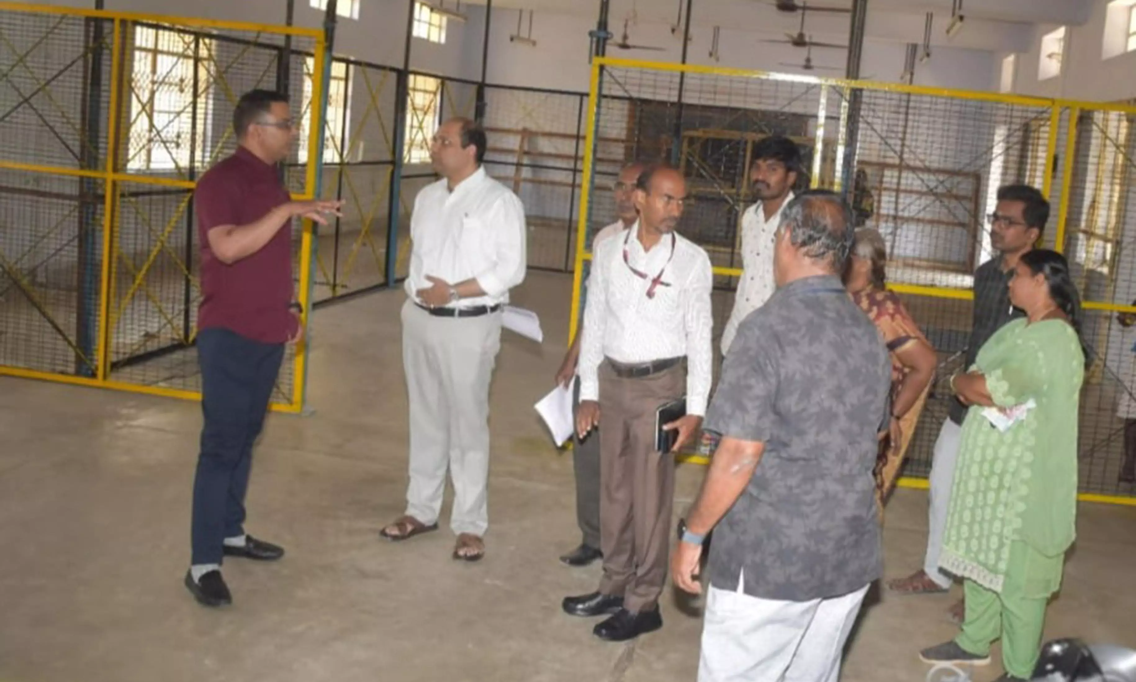 ஈரோடு கிழக்கு தொகுதி இடைத்தேர்தல்- ஓட்டு எண்ணிக்கை 16 மேஜைகளில் நடைபெறும்: மாவட்ட தேர்தல் அதிகாரி பேட்டி