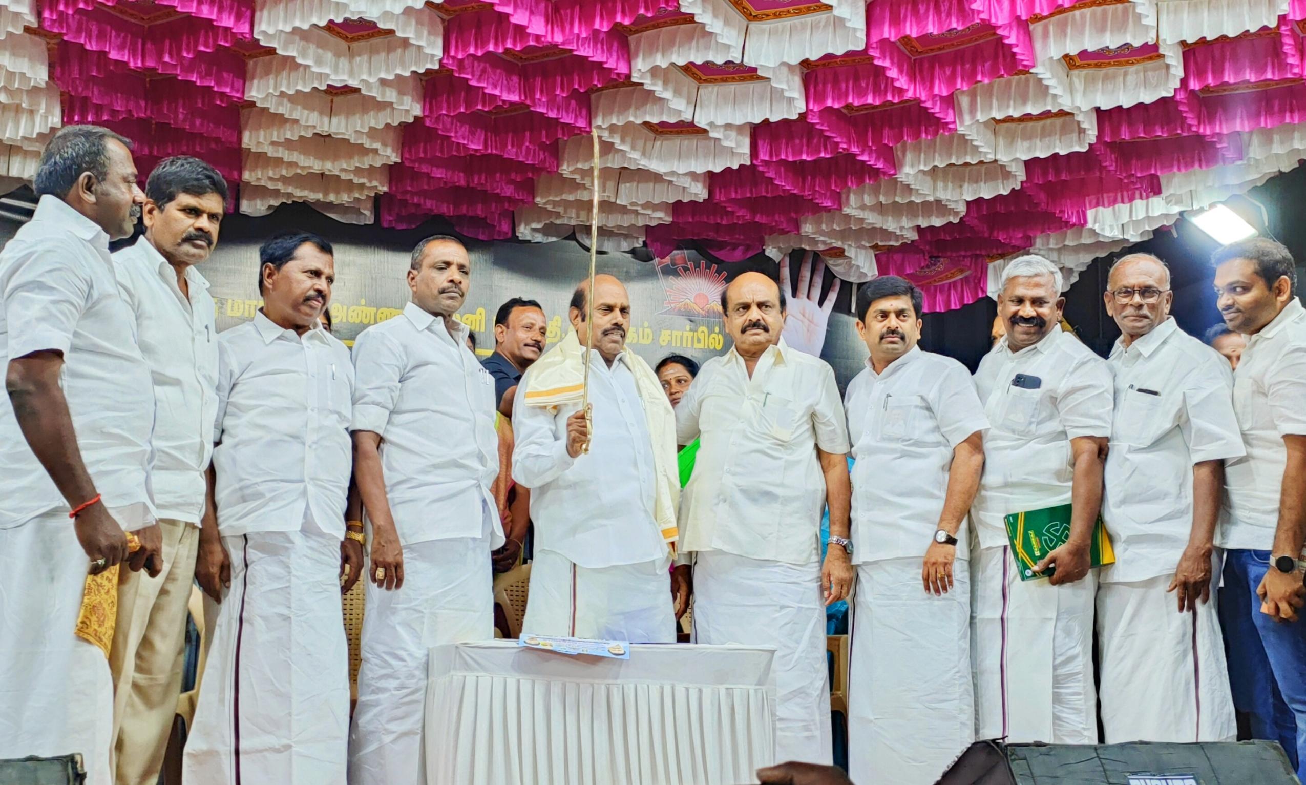 தமிழகத்தில் இரட்டை ஆட்சி முறையை கொண்டு வர கவர்னர் முயற்சிக்கிறார்- அமைச்சர் எ.வ.வேலு பேச்சு