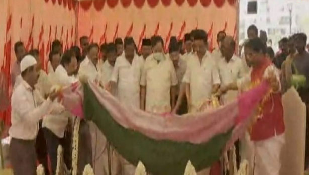 காயிதே மில்லத்தின் 127-வது பிறந்தநாள்- நினைவிடத்தில் முதல்வர் ஸ்டாலின் மிரயாதை