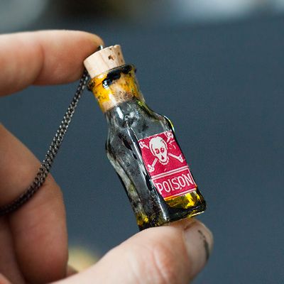 வியாபாரி விஷம் குடித்து தற்கொலை வியாபாரி விஷம் குடித்து தற்கொலை