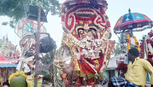 மாரியம்மன் கோவிலில் தேரோட்டம் மாரியம்மன் கோவிலில் தேரோட்டம்