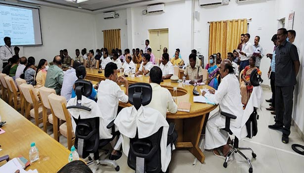 புதிய கலெக்டர் அலுவலக திறப்பு விழாவில் 20 ஆயிரம் பயனாளிகளுக்கு நலத்திட்ட உதவிகள்- மு.க.ஸ்டாலின் வழங்குகிறார் புதிய கலெக்டர் அலுவலக திறப்பு விழாவில் 20 ஆயிரம் பயனாளிகளுக்கு நலத்திட்ட உதவிகள்- மு.க.ஸ்டாலின் வழங்குகிறார்