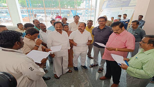 வேலூர் புதிய பஸ்நிலைய கட்டுமான பணிகள் ஒரு வாரத்திற்குள் முடிக்கப்படும் வேலூர் புதிய பஸ்நிலைய கட்டுமான பணிகள் ஒரு வாரத்திற்குள் முடிக்கப்படும்