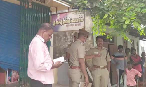 நாகை அருகே அடகு கடையின் பூட்டை உடைத்து 2 கிலோ வெள்ளி-ரூ.45 ஆயிரம் திருட்டு