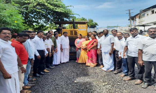 வைகாசி விசாக திருவிழா தேரோட்டத்தையொட்டி  கன்னியாகுமரி பகவதி அம்மன் கோவில் ரத வீதிகள் சீரமைப்பு பணி தொடங்கியது