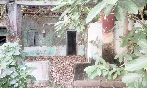 மருத்துவ குடியிருப்பை சீரமைக்க பொதுமக்கள் ேகாரிக்கை