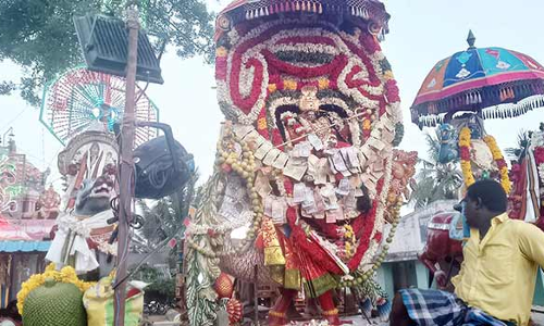 மாரியம்மன் கோவிலில் தேரோட்டம்