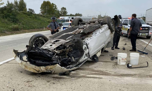 கார் மோதி பெண் படுகாயம்