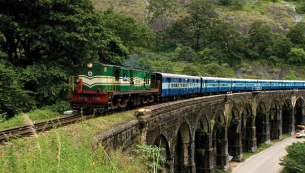 வைகாசி விசாகத்தையொட்டி செங்கோட்டை- நெல்லை ரெயிலை திருச்செந்தூர் வரை நீட்டிக்க வேண்டும்- பயணிகள் கோரிக்கை வைகாசி விசாகத்தையொட்டி செங்கோட்டை- நெல்லை ரெயிலை திருச்செந்தூர் வரை நீட்டிக்க வேண்டும்- பயணிகள் கோரிக்கை