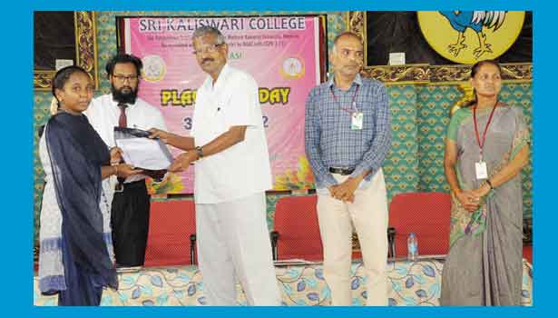 மாணவர்களுக்கு பணி நியமன ஆணை வழங்கல்