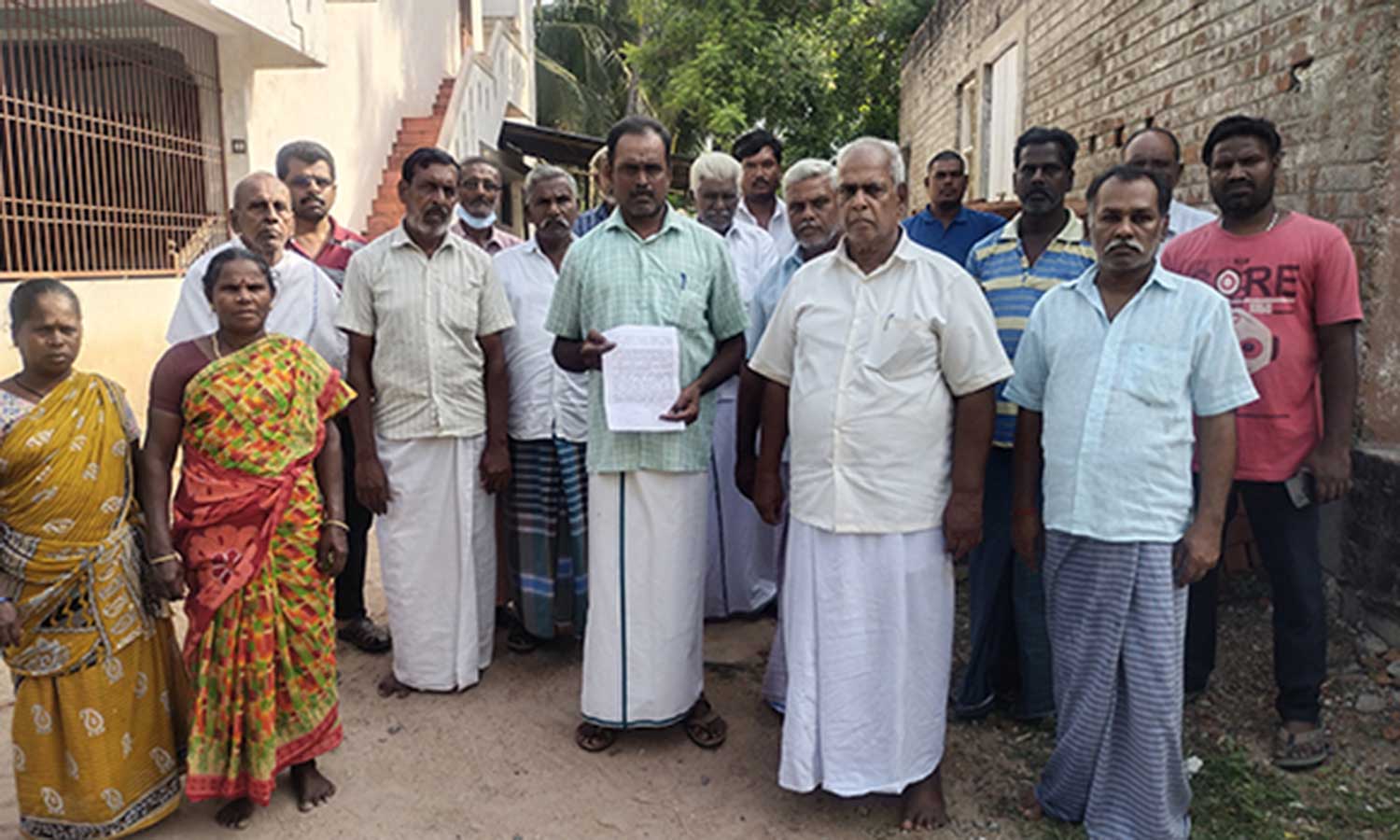 ஆழ்துளை கிணறு அமைக்க கிராம மக்கள் எதிர்ப்பு