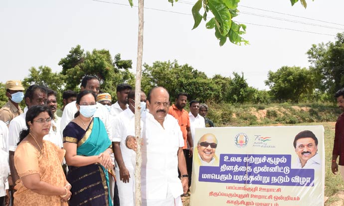 ஸ்ரீபெரும்புதூர் அருகே வடதாங்கல் ஏரி ரூ.8½ லட்சம் செலவில் சீரமைப்பு- அமைச்சர் தொடங்கி வைத்தார்