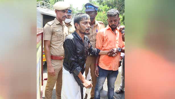 கலெக்டர் அலுவலகத்தில் மாற்றுத்திறனாளி தற்கொலை முயற்சி