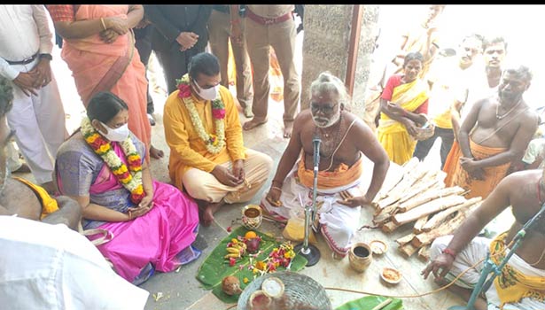 யாகசாலை பூஜையில் உயர்நீதிமன்ற நீதிபதி பங்கேற்பு