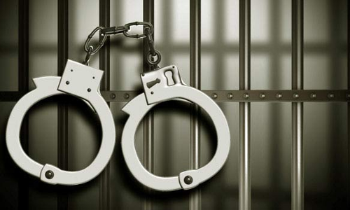 காரமடையில்  போலீஸ்காரரின் மோட்டார்சைக்கிளை திருடிய 4 பேர் கைது