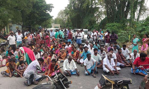 விபத்தில் வாலிபர் சாவு: உறவினர்கள் சாலை மறியல்