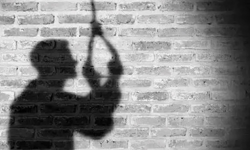 வாலாஜாவில் வாலிபர் தூக்குப்போட்டு தற்கொலை