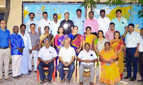 வாசுதேவநல்லூர் அரசு பள்ளியில் முன்னாள் மாணவர்கள் சந்திப்பு