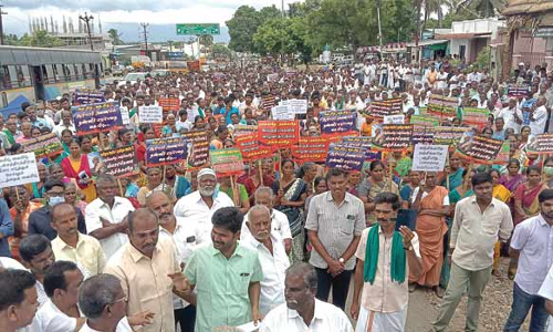 பொள்ளாச்சியில் விவசாயிகள் ஆர்ப்பாட்டம்