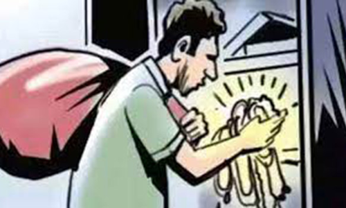 ஓய்வு பெற்ற இன்ஸ்பெக்டர் வீட்டில் திருட்டு