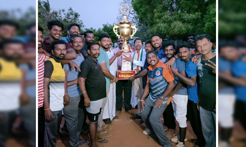 படுக்கப்பத்தில் கிரிக்கெட் போட்டிகள்- வெற்றி பெற்ற முதல் அணிக்கு  ரூ.10 ஆயிரம் பரிசு