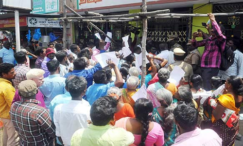 திருவண்ணாமலை குயவர் மடத்தில் 28 ஆண்டுகளாக தேர்தல் நடத்தாததால் முற்றுகை போராட்டம்