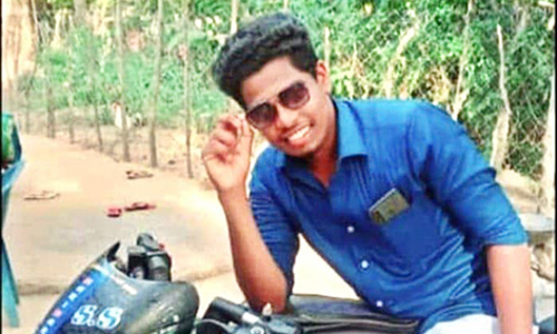 டிராக்டர் மோதி வாலிபர் பலி