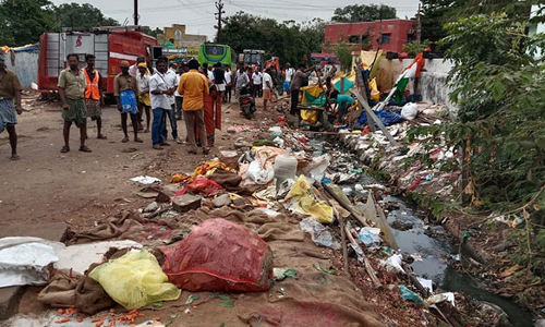 செங்கல்பட்டில் சாலையோரம் ஆக்கிரமித்து வைக்கப்பட்ட 100 கடைகள் அகற்றம்
