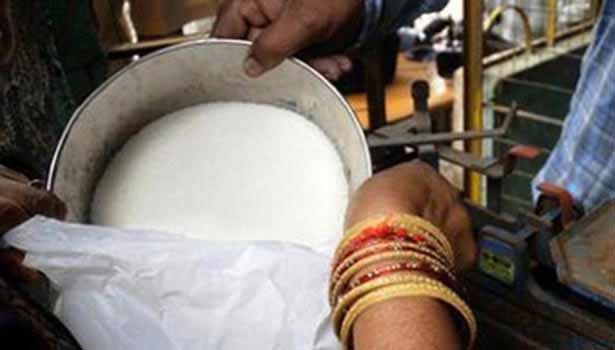கோவை மாவட்டத்தில் வேலை நிறுத்த போராட்டத்தை தவிர்த்த ரேஷன் ஊழியர்கள் கோவை மாவட்டத்தில் வேலை நிறுத்த போராட்டத்தை தவிர்த்த ரேஷன் ஊழியர்கள்