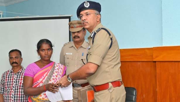 நெல்லை மாநகரில் திருடப்பட்ட 104 செல்போன்கள் மீட்டு உரியவர்களிடம் ஒப்படைப்பு