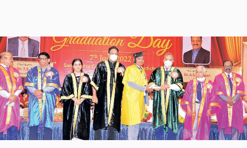 அறுபடை வீடு மருத்துவ கல்லூரியில் பட்டமளிப்பு விழா