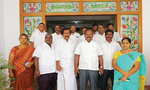 ஆக்கிரமிப்புகளை அகற்றுவதில் பாரபட்சம் - அ.தி.மு.க.வினர் புகார்