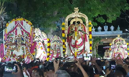 ஆழ்வார் திருநகரி ஆதிநாதர் ஆழ்வார் கோவிலில்  நம்மாழ்வார் மங்களாசாசனம்