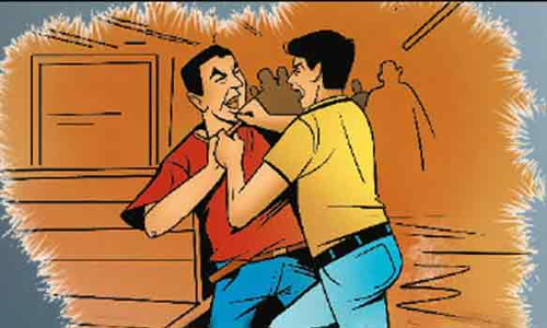 பொள்ளாச்சியில்   பஜ்ஜி வாங்கி தரமறுத்த உறவினரின் மண்டை உடைப்பு