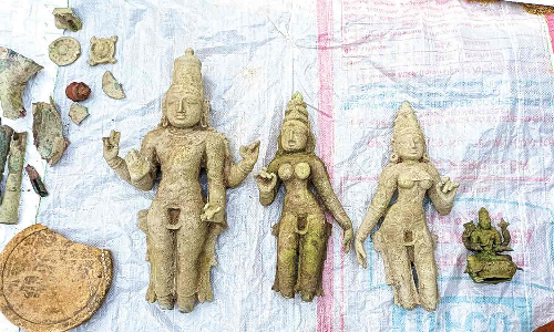 கட்டுமான பணியில் சிலைகள் கண்டுபிடிப்பு