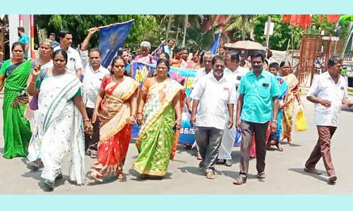 சத்துணவு ஊழியர்கள் நடைபயணம்