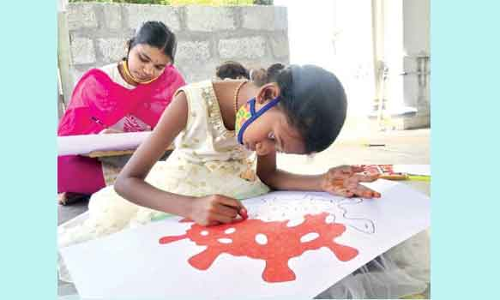 மாணவ-மாணவிகளுக்கு ஓவிய பயிற்சி