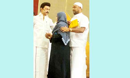 இளையான்குடி பேரூராட்சி தலைவருக்கு முதல்-அமைச்சர் பாராட்டு