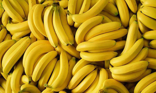 சேலம் அருகே பலத்த காற்றினால் வாழைகள் சேதம்